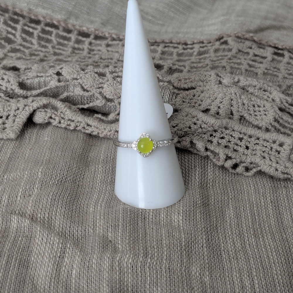 Elegant Silver and Yellow Gemstone Ring